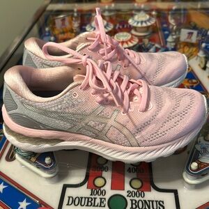 Super excellent condition Asics. .